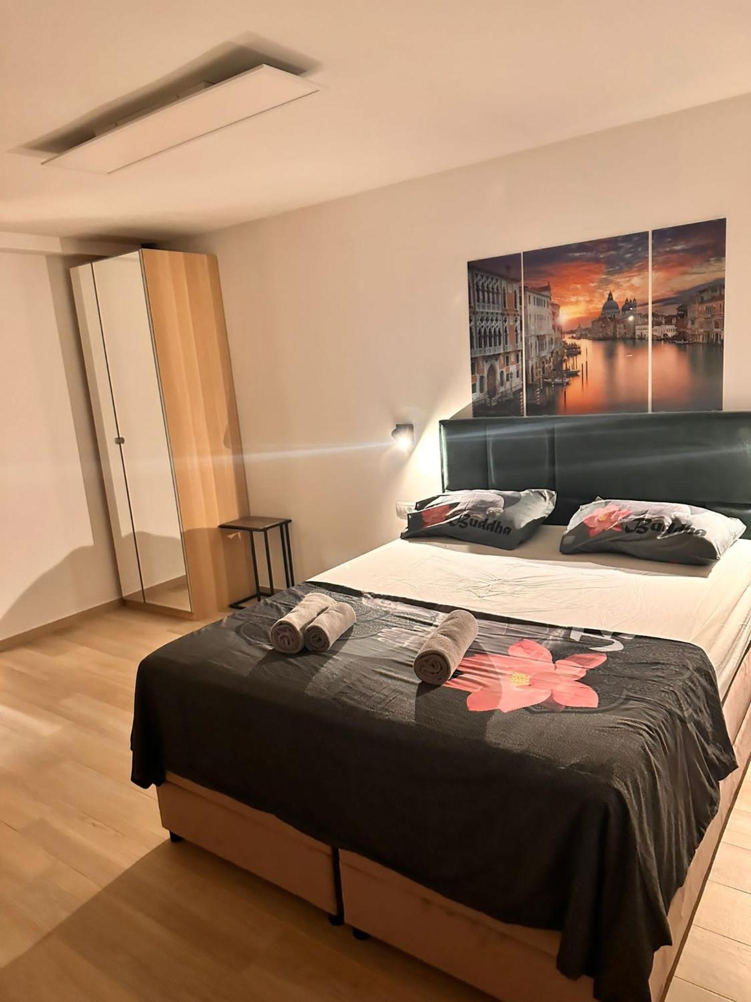 PUY Old City Inn *** מראה חיצוני תמונה